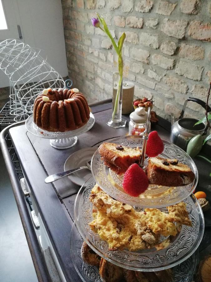 Zucchero Sui Baffi- Food Lovers B&B Мантова Екстериор снимка